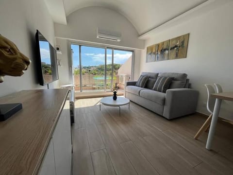 TV and multimedia, Living room, air conditioner