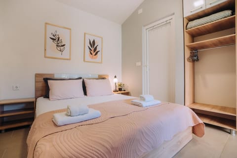 Bed, Photo of the whole room, Bedroom, towels, wardrobe