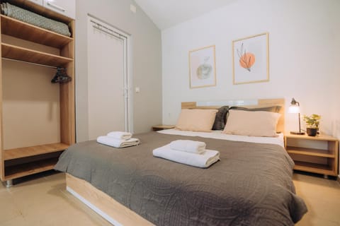 Bed, Bedroom, towels, wardrobe