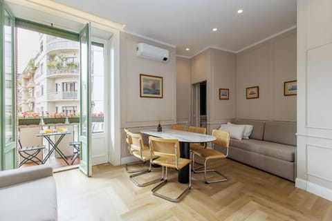 Balcony/Terrace, Living room, Decorative detail, Dining area, internet, air conditioner