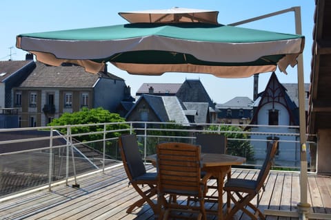 View (from property/room), Balcony/Terrace, Dining area, City view, Breakfast