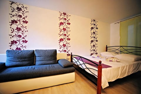 Bed, Living room, Bedroom