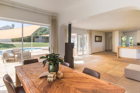 Dining area, Pool view, flat iron