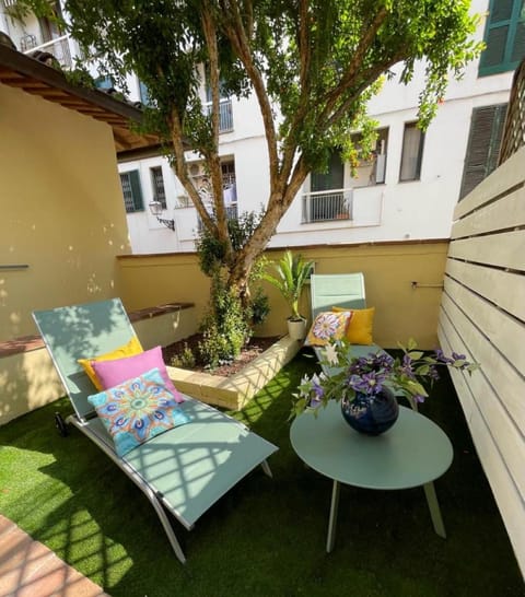 Garden, Dining area, sunbed