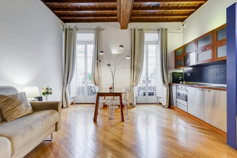 Kitchen or kitchenette, Living room, Seating area, Dining area, pet friendly