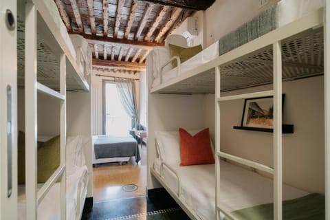 Bedroom, bunk bed