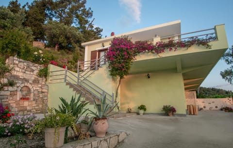 Property building, Balcony/Terrace, Garden view