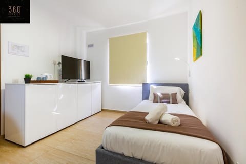 Bed, TV and multimedia, Bedroom, wardrobe