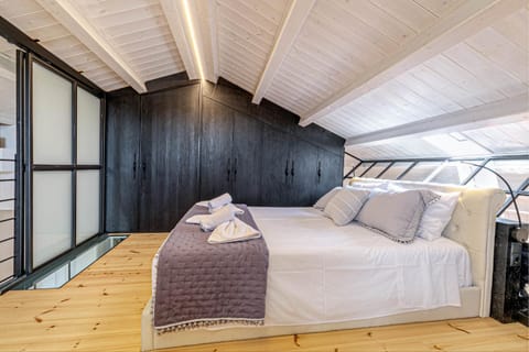 Bed, Bedroom, towels, wardrobe