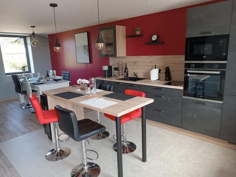 Coffee/tea facilities, Kitchen or kitchenette, Dining area, dishwasher, minibar, pet friendly, stove, toaster
