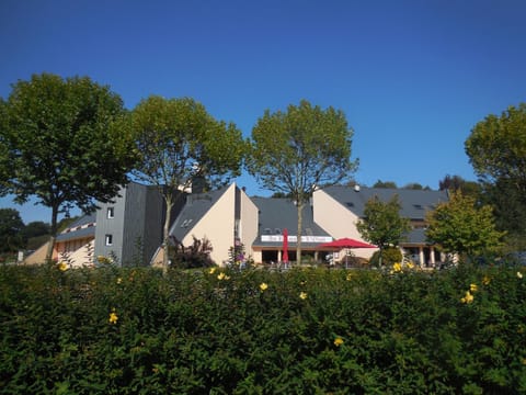 Property building, Day