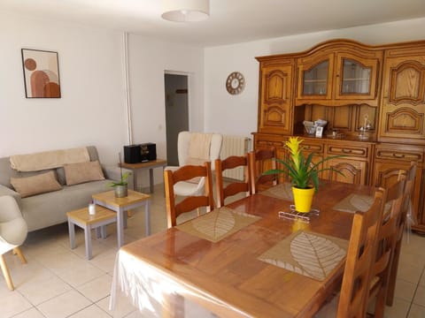 TV and multimedia, Living room, Dining area
