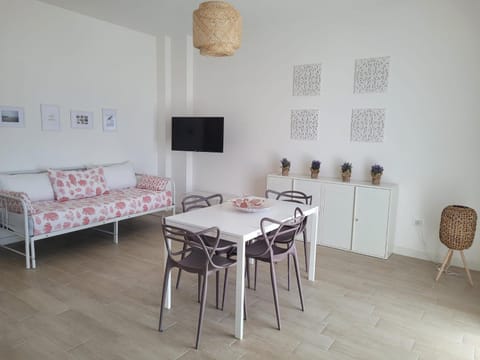 TV and multimedia, Living room, Dining area