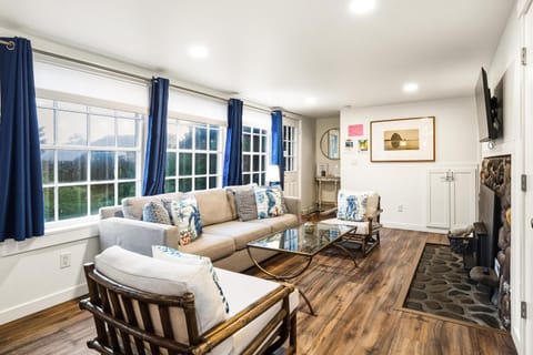 Hummingbird Cottage-MCA #50070 House in Manzanita