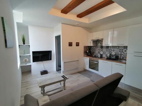 Kitchen or kitchenette, Living room