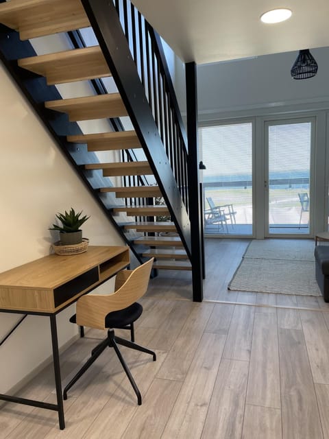 Photo of the whole room, Lake view, hair dresser