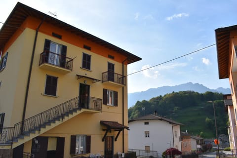 Property building, Neighbourhood, Mountain view, Street view