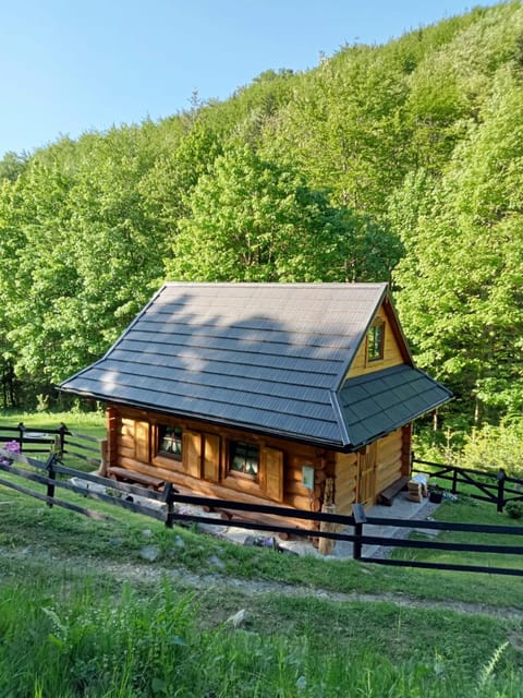 Property building, Day, Natural landscape, Mountain view