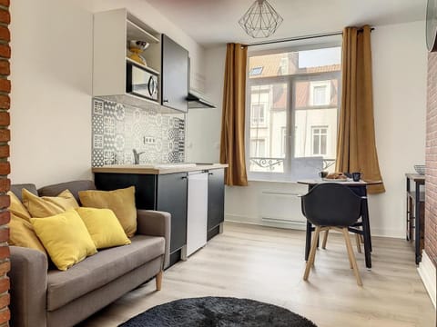 Seating area, Dining area, kitchen