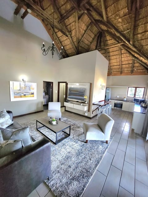 TV and multimedia, Kitchen or kitchenette, Living room