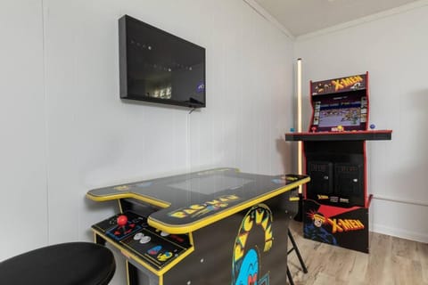 Parma Home w/ Hot Tub and Arcade room! House in Parma