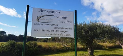 Charmant studio à Castillon du Gard, à deux pas du Pont-du-Gard Apartment in Provence-Alpes-Côte d'Azur