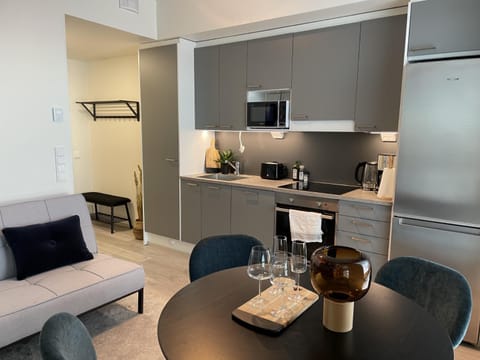 Photo of the whole room, kitchen