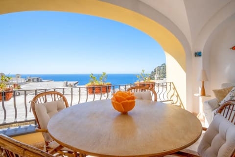 Natural landscape, View (from property/room), Balcony/Terrace, Living room, Seating area, Dining area, Sea view