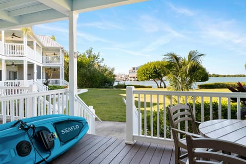 Natural landscape, Garden, View (from property/room), Balcony/Terrace, Living room, Seating area, Garden view, Sea view