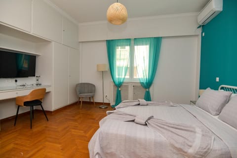 Photo of the whole room, Bedroom