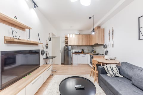 Kitchen or kitchenette, Living room, Seating area, Dining area