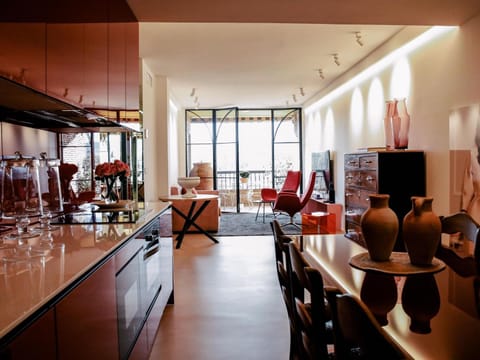 TV and multimedia, Kitchen or kitchenette, Living room, Dining area