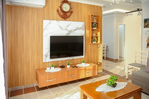 Communal lounge/ TV room, TV and multimedia, Living room, Seating area, Evening entertainment