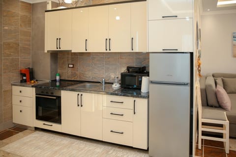 Coffee/tea facilities, Kitchen or kitchenette, dishwasher, minibar, oven, pet friendly, stove