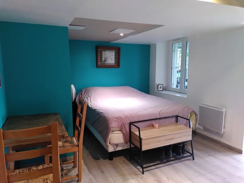 Bed, Photo of the whole room