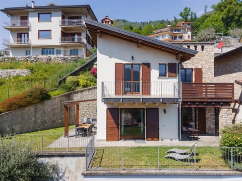 Property building, Patio, Day, Garden, View (from property/room), Balcony/Terrace, Garden view