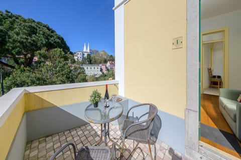 View (from property/room), Balcony/Terrace, Dining area