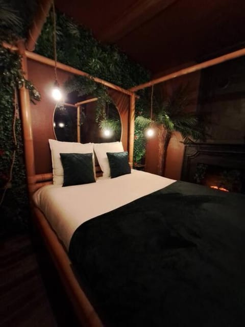 La Bayeuzen - La Tropicale - Love Room Apartment in Bayeux