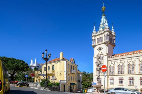Landmark view, Street view, Location