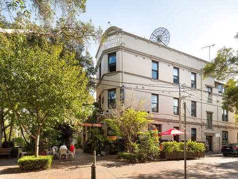 Property building, Day, Garden, Street view