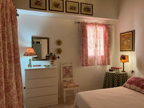 Bed, Photo of the whole room, Decorative detail, Bedroom, furniture