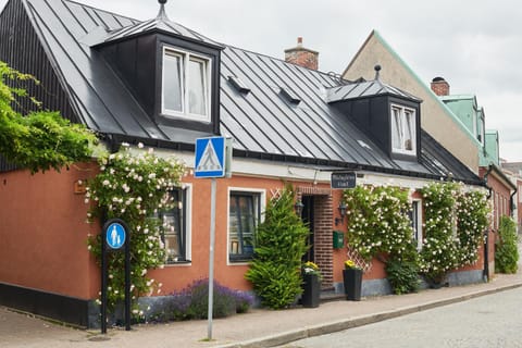 Property building, Street view, Location