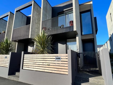 Property building, Balcony/Terrace, Seating area