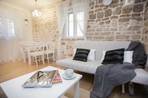 Living room, Seating area, Dining area, pet friendly