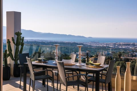 Natural landscape, View (from property/room), Balcony/Terrace, Dining area, City view, City view, Pool view, Sea view