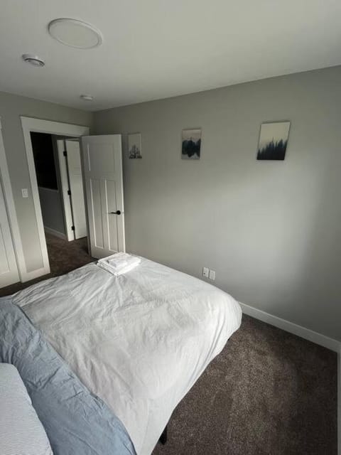 Ocean View Oasis House in Campbell River