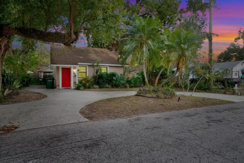 Neighbourhood, Street view, Parking