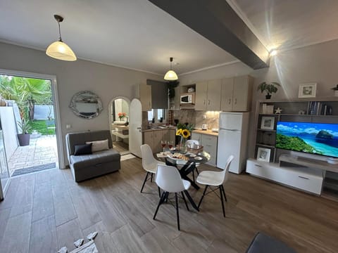 Dining area, kitchen