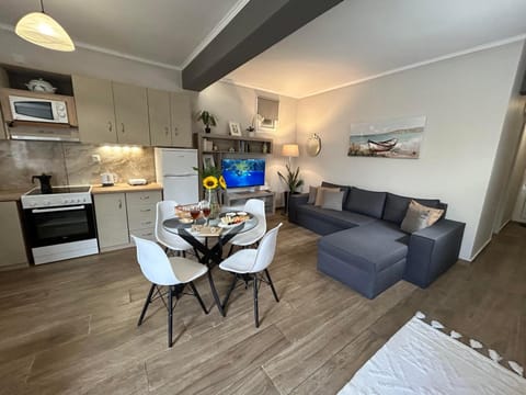 Dining area, kitchen