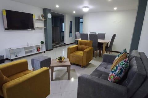 TV and multimedia, Living room, Seating area, Dining area